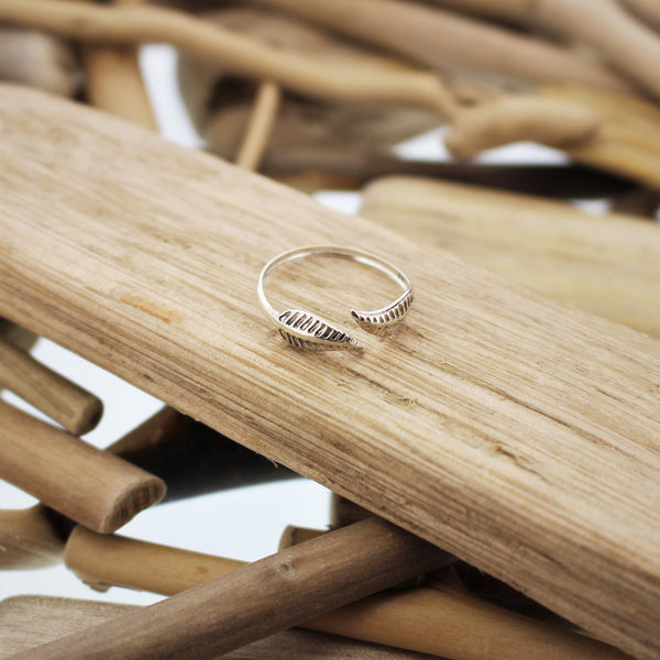 Sterling Silver Adjustable Oxidized Leaf Toe Ring